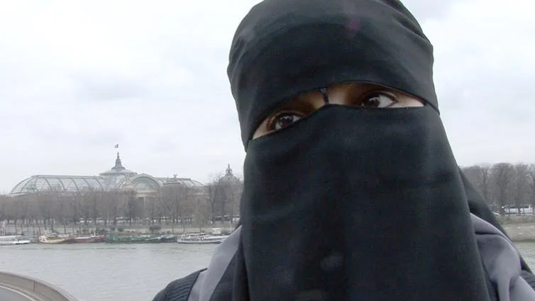 Hanane, whom I met on the side-lines of a demonstration in front of the French National Assembly, 2010. Agnès De Féo, Author provided