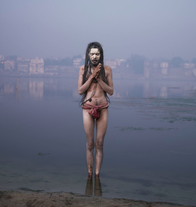 Above: Baba Mooni conducting Aghori Puja in the Ganges river.