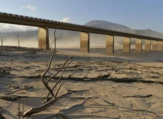 Theewaterskloof dam in February 2018 (source: 2oceanvibes)