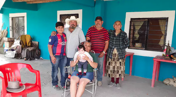 Lacho Falcón (second from left, rear) and his family in Boquillas. Matthew Moran, CC BY-ND