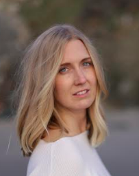 JULIA KRAMER.png