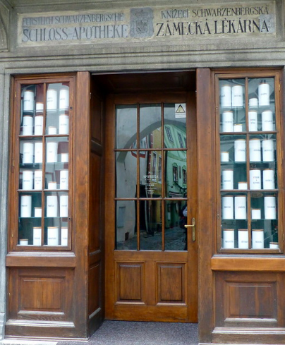One of Český Krumlov’s bars, popular among tourists. kellerabteil. CC BY-NC 2.0
