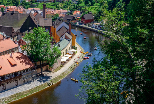 Houses along the banks of the Vltava River. P. N. CC BY-SA 2.0