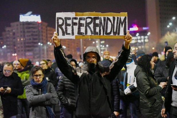 Anti-corruption protesters in Bucharest. Paul Arne Wagner. CC BY-NC-ND 2.0