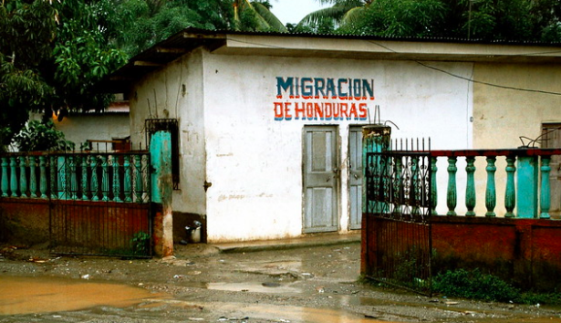 Migration office in Honduras. KriKri01. CC BY-NC-ND 2.0