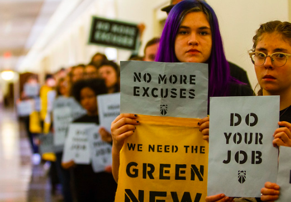 Rallying with the Sunrise Movement in Washington, DC. Becker1999. CC BY 2.0