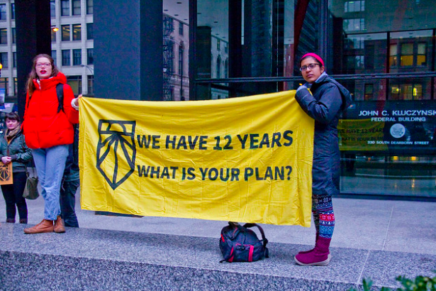 Sunrise Movement protesters in Chicago. Charles Edward Miller. CC BY-SA 2.0
