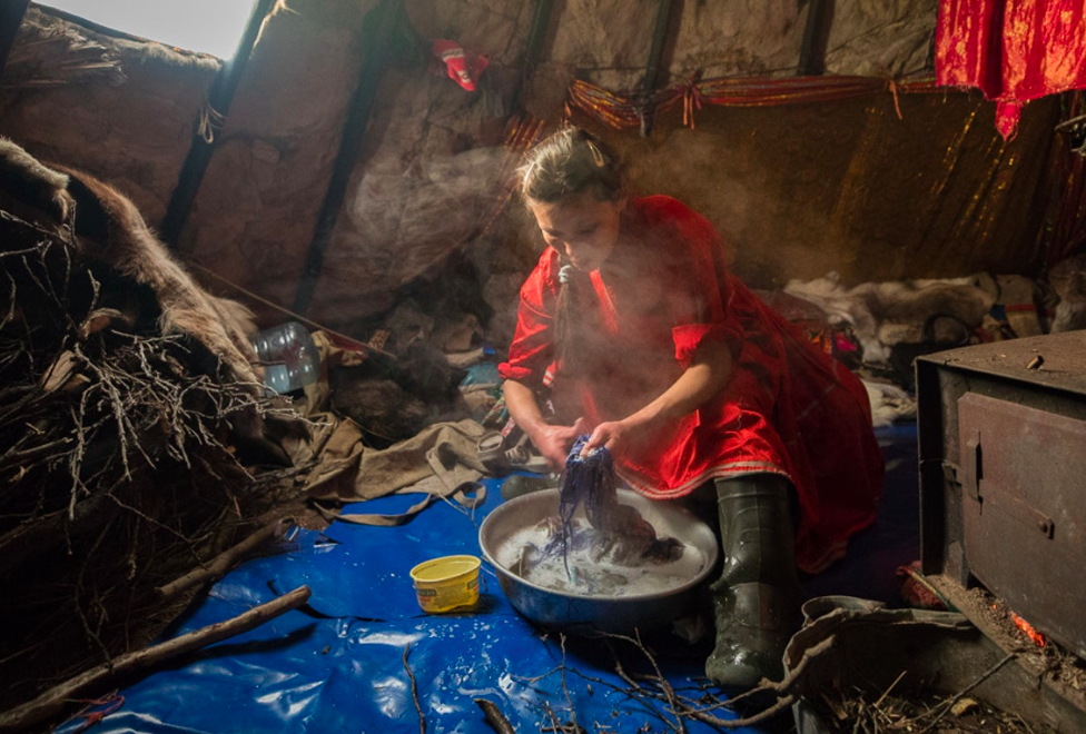 At the heart of the Nenets’ chum is the stove. Lena must constantly ensure there is adequate fuel to keep her family warm, and uses the stove for all essential household needs, such as cooking and cleaning.