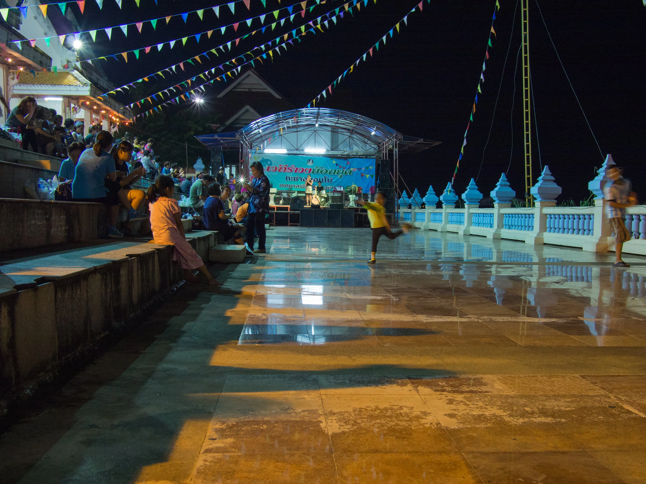 Kids dancing NongKhai night market.