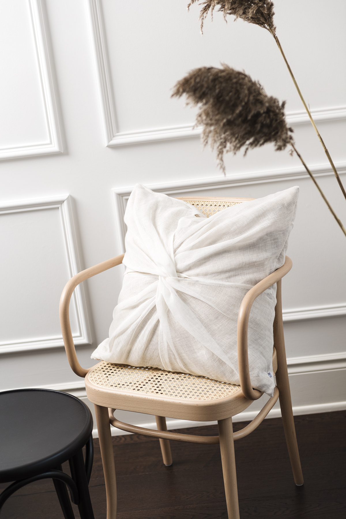 KNOTTED Throw Pillow