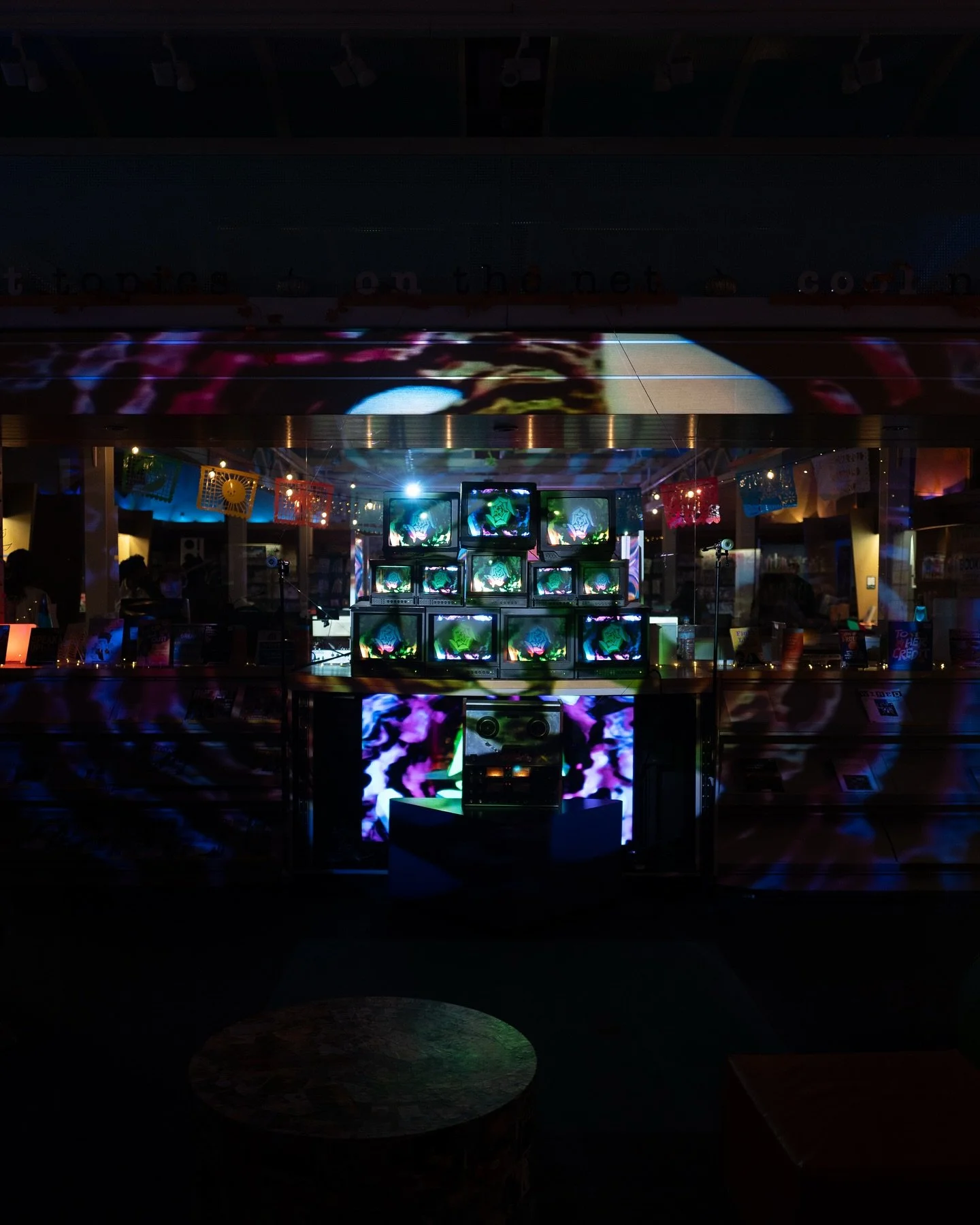 📺 chill zone in the Teen&rsquo;scape at LA Central Library for Night at the Library last month! Had a blast creating this audio-reactive video installation to compliment @tp.dutchkiss&rsquo;s tape loop which was warping live sounds captured from mic