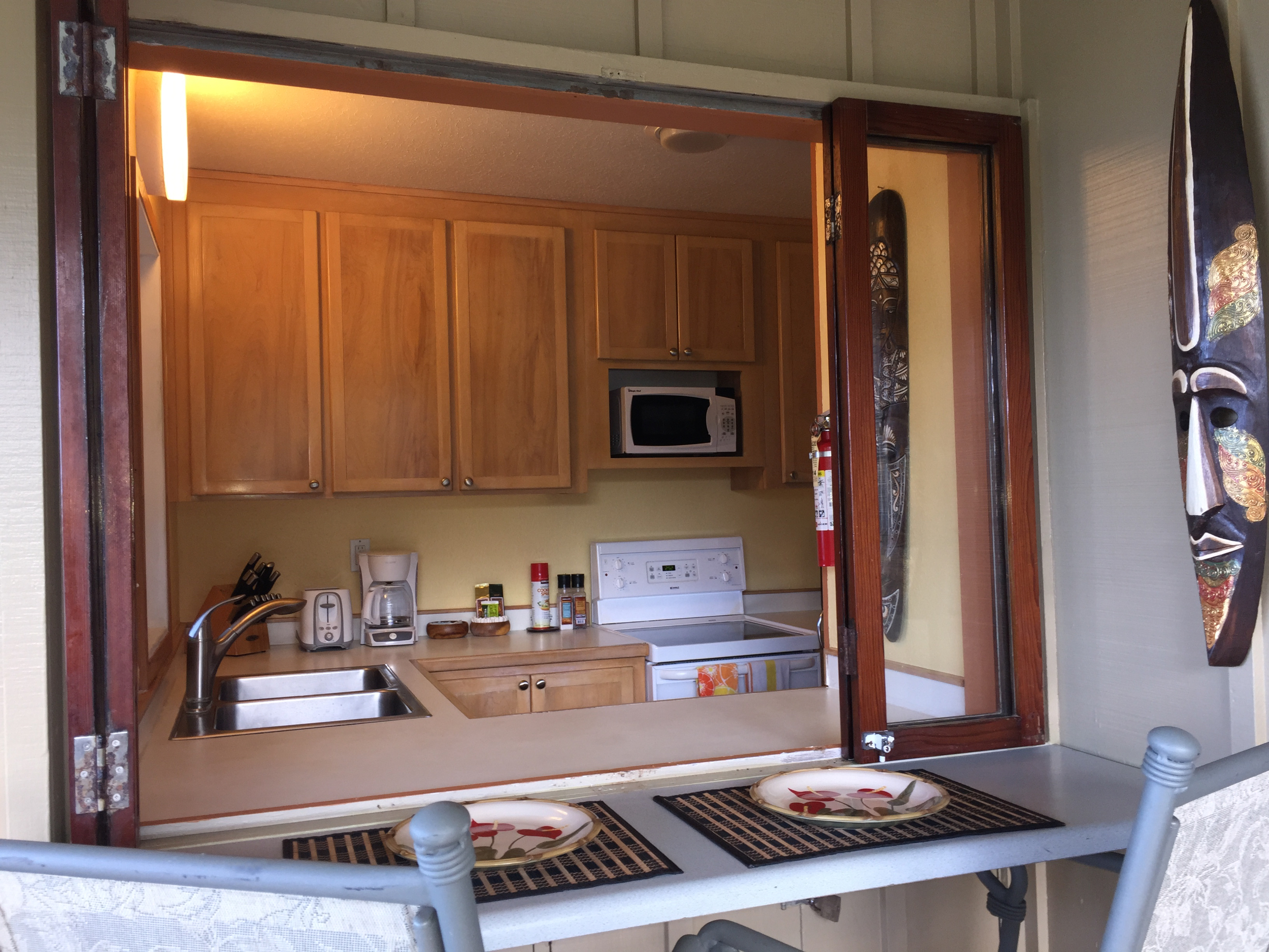 Kitchen and breakfast bar.