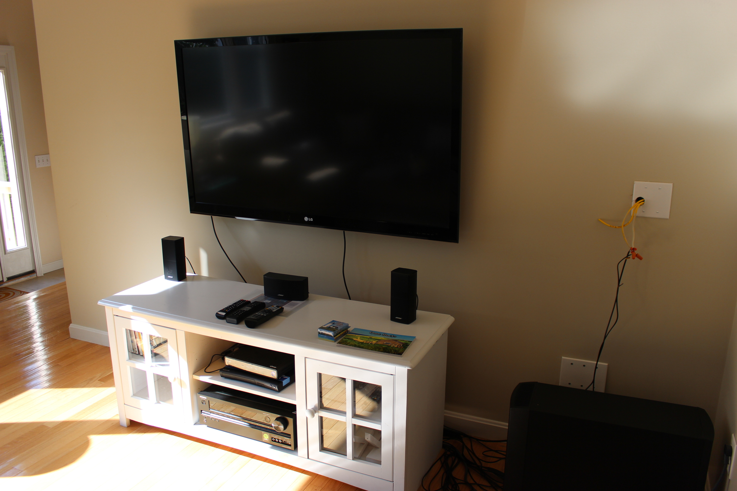 TV stand W speakers.JPG