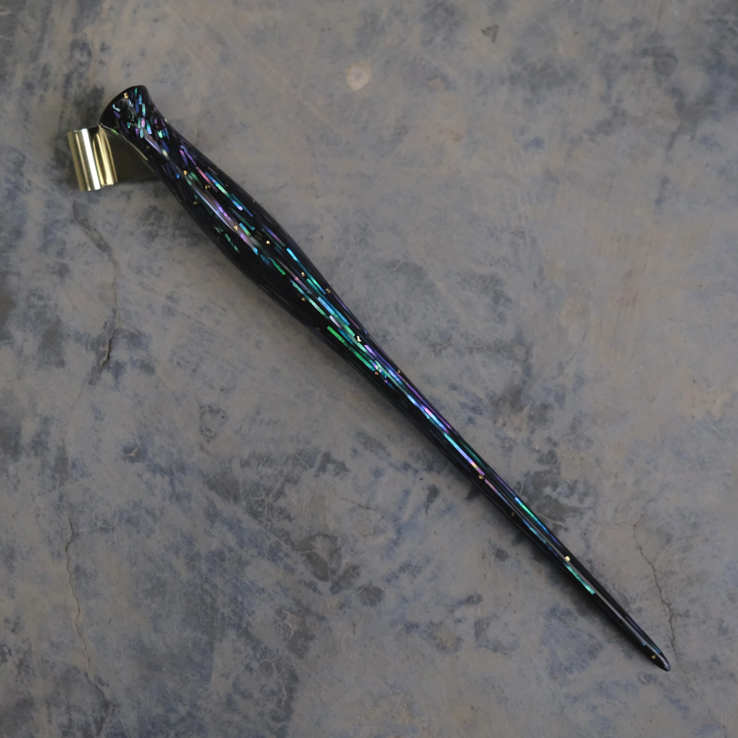 raden-yako-gai-oblique-pen-holder.jpeg