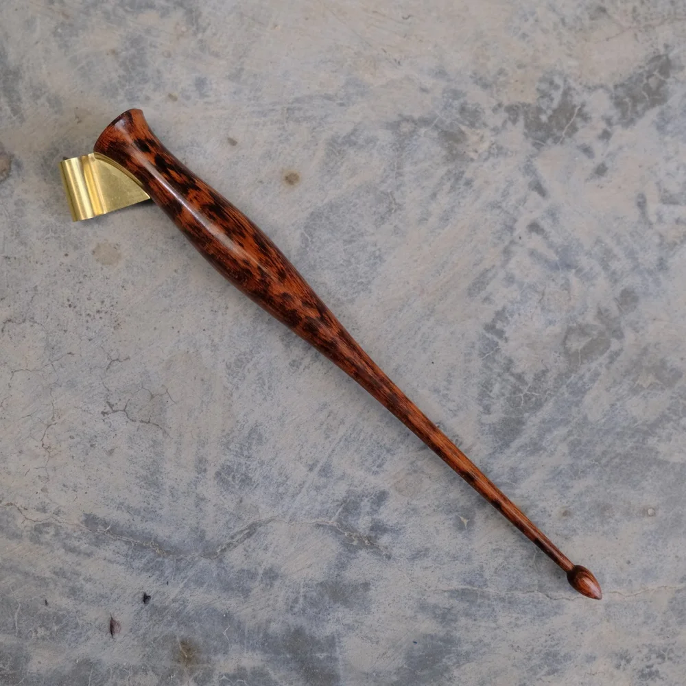 カリグラフィーオブリークホルダーDAO HUY HOANG DAO HUY HOANG