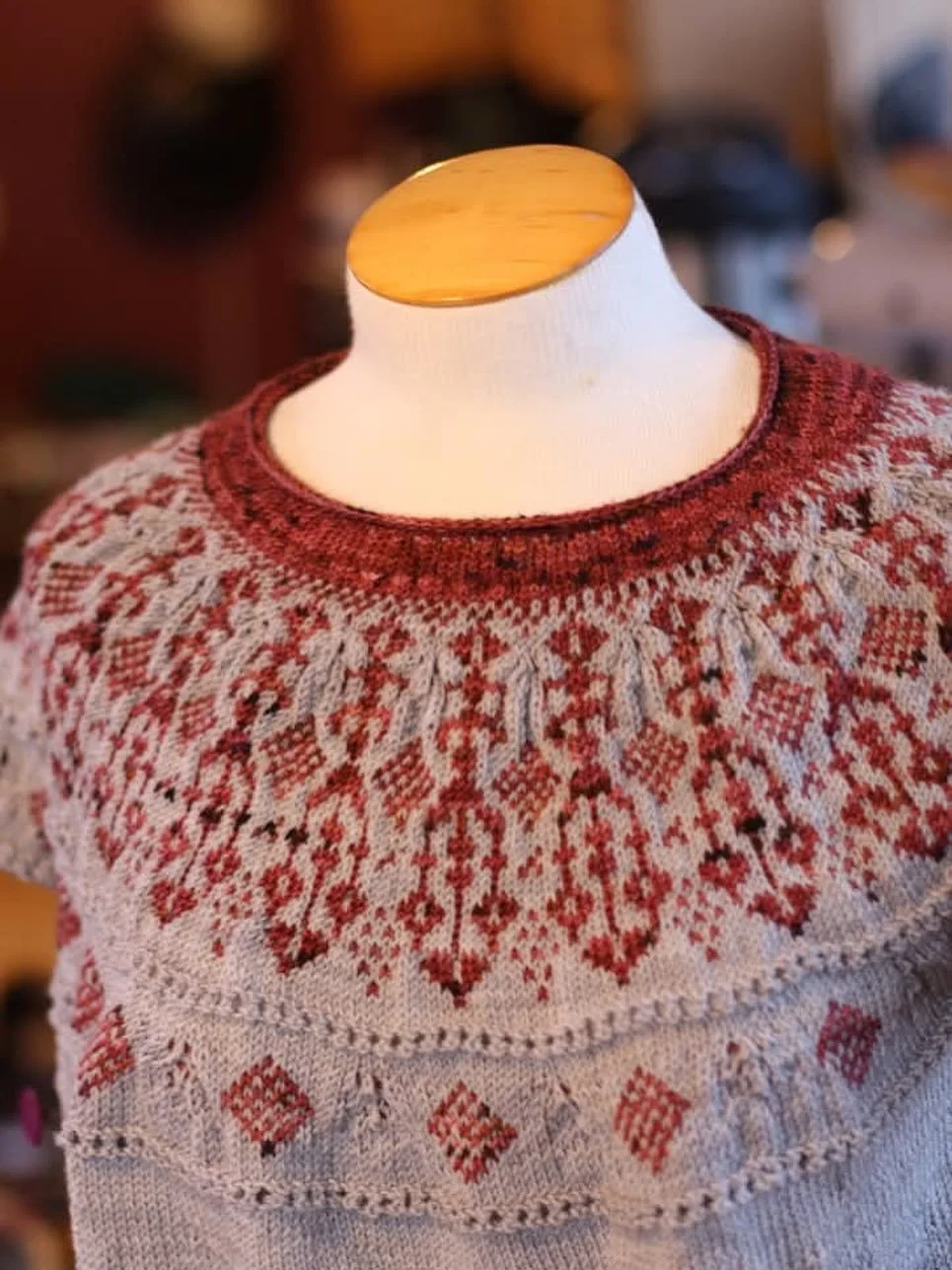 Today on the blog (because I do HAVE a blog and I&rsquo;m trying to remember that fact and move some of my digital archives off of social media, lol): details about this sweater I finished THAT I ADORE. 
#blackthornsweater #knitsofinstagram #sweaterk