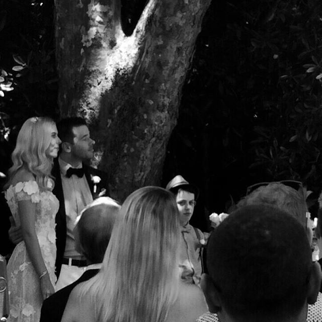 a beautiful moment of the newlyweds Kerrie and Peter captured today at stunning venue @deuxbelettes we feel so lucky being able to witness all the love and magic of a beautiful wedding!!! @theweddingseries_au 💕❤️💕 📸 @yenachoiviolin