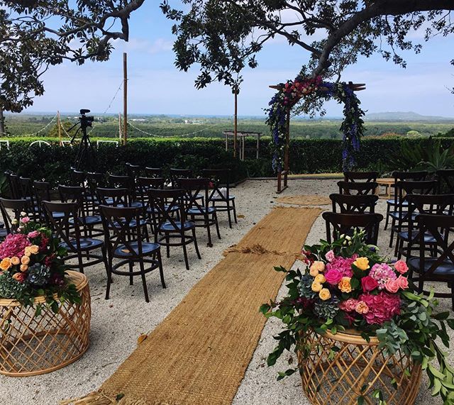 THE most dreamy setting for Courtney and Ben’s wedding last weekend at @figtreerestaurant .. Maddy and Scott played chilled folk with our most popular offering of violin + guitar duo.. check out stories to hear a little snippet! We also love collaborating with all the other amazing local vendors that helped make this wedding super special! Venue: @figtreerestaurant
Hair & Makeup: @emilykhair
Celebrant: @bc_celebrant
Photographer: @timcoulsonweddings
Videographer: @whiteleaffilms
Musician: @stringandbow
Florist: @beautiflora
Wedding Cake: @sweetobsessioncakes
Catering: @figtreerestaurant
Drinks: @thecellarbottleshops
Lighting: @byronaudio
Guest Transport: @magicbusdoubledeckers
Bridal Transport: @byronbaykombis
Furniture & Styling: @theweddingshed
Coordination: @byronbayweddings