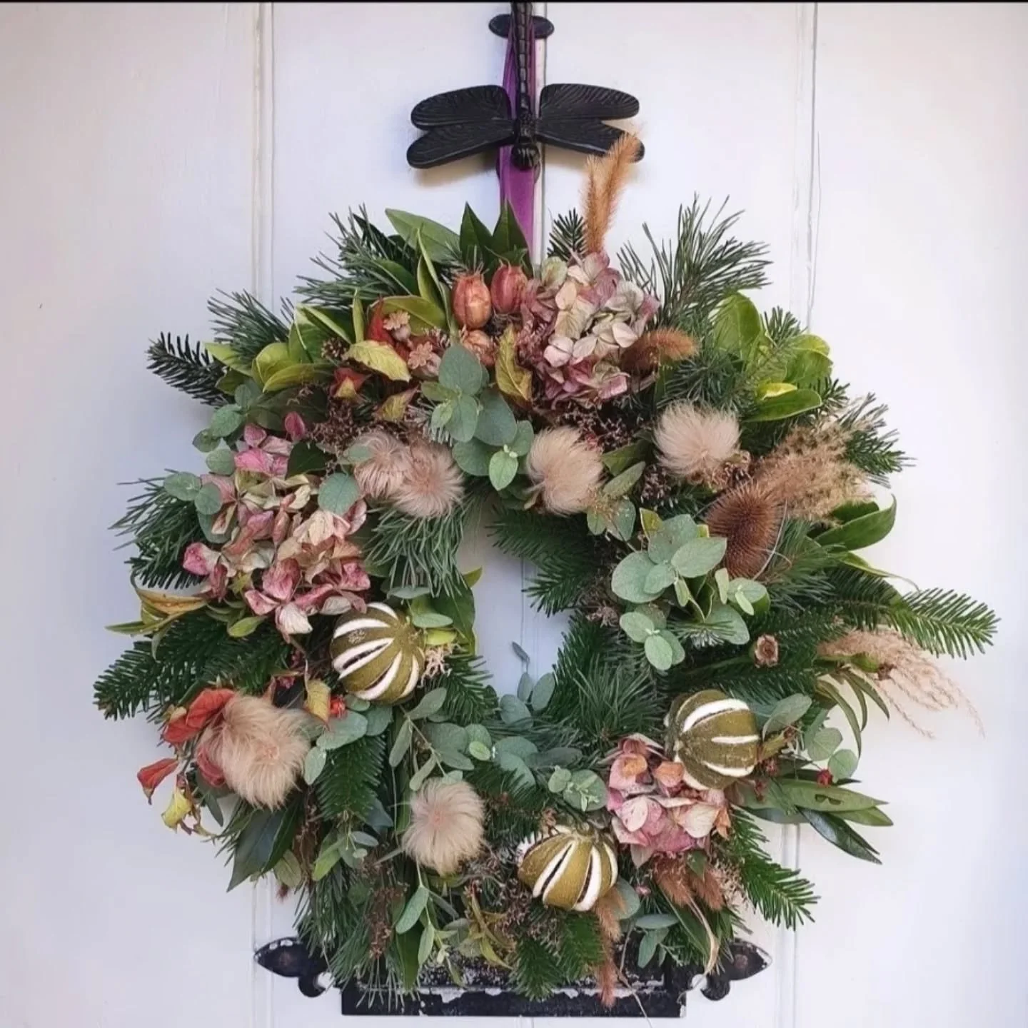 Luxury Christmas wreath workshops...the perfect way to kick off the festive season!

A little reminder to book your wreath workshop spaces.

I have 2 dates left to choose from:

26th November at the Coppa Club in Bath (evening)
29th November at my wo