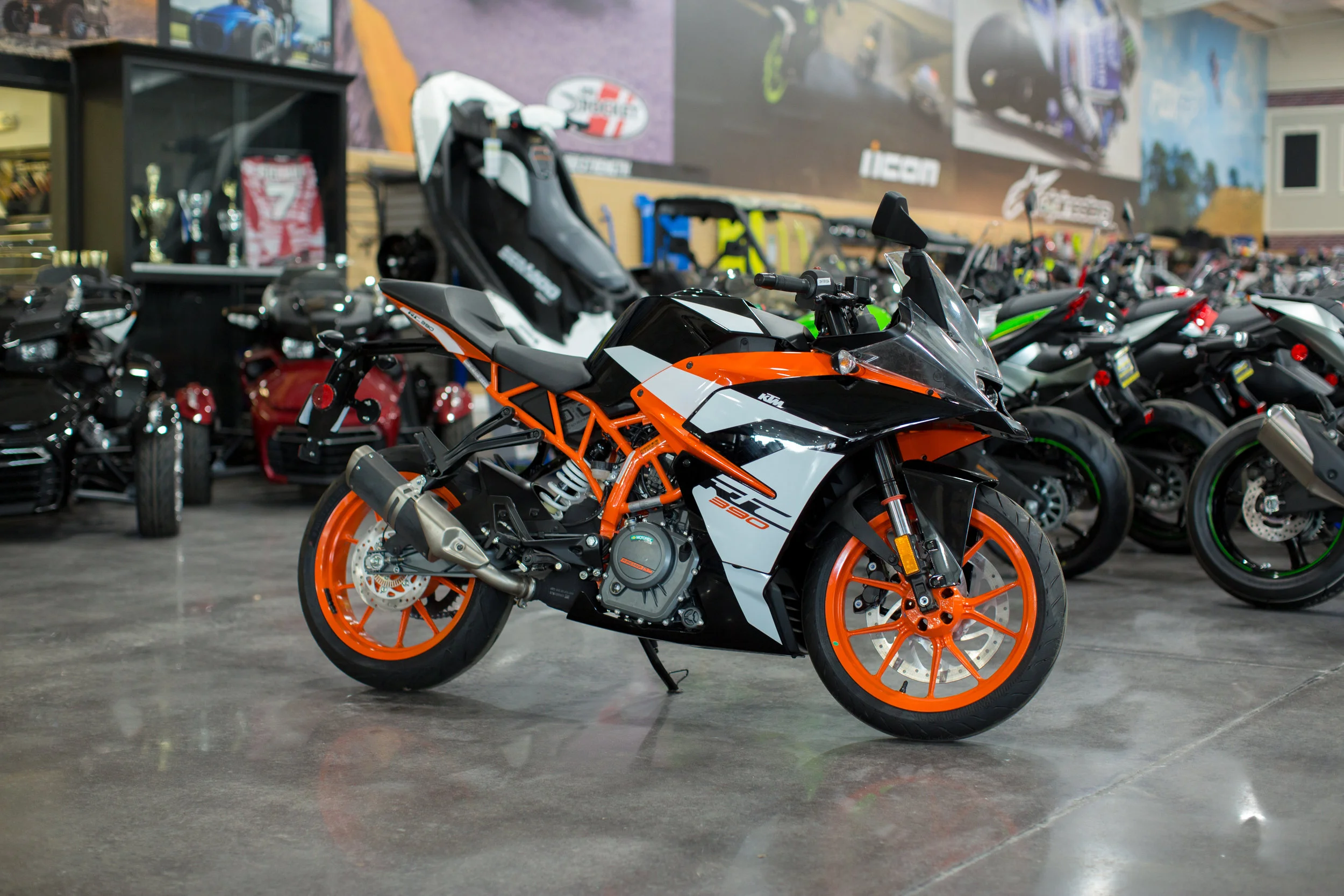 2017KTMRC390_FirstRide-28.jpg
