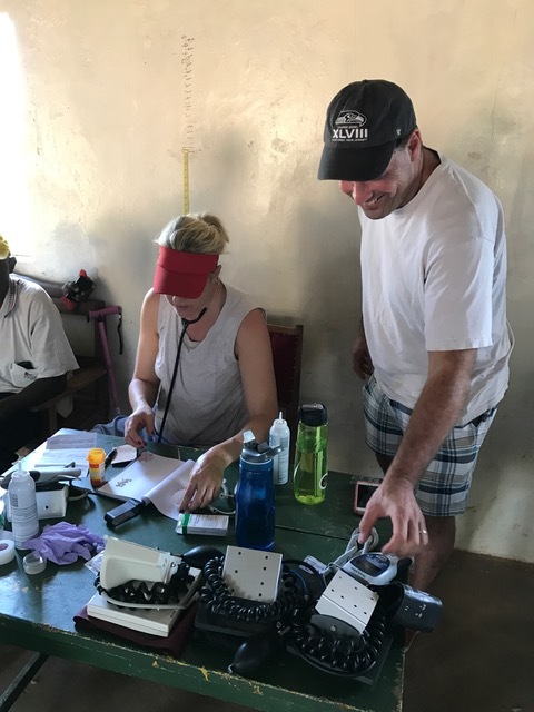 The amazing Amanda treating patients at the medical clinic.