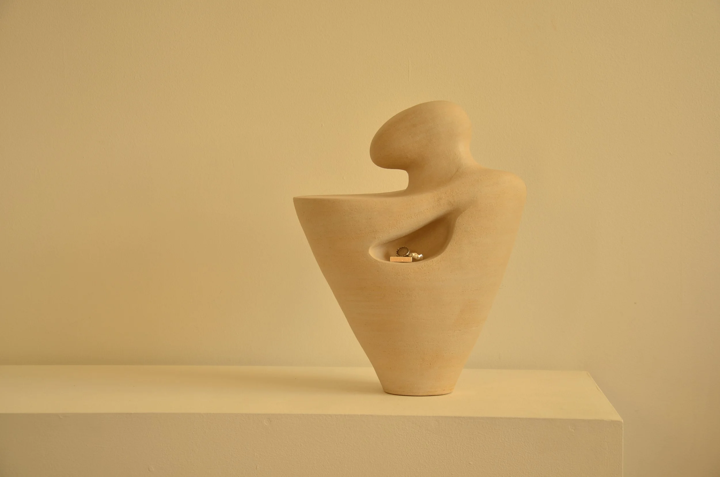 3.Fingō Furniture Small No.1 - Helena Lacy.JPG