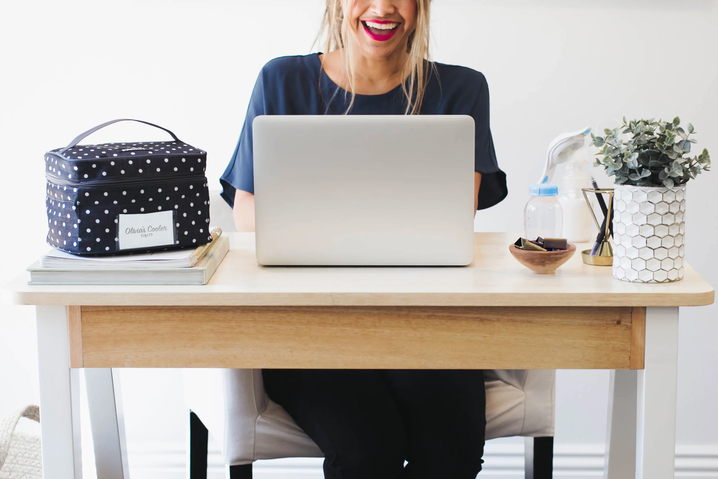 BreastMilk and Formula Cooler-Polka Dots Hires 2.jpg