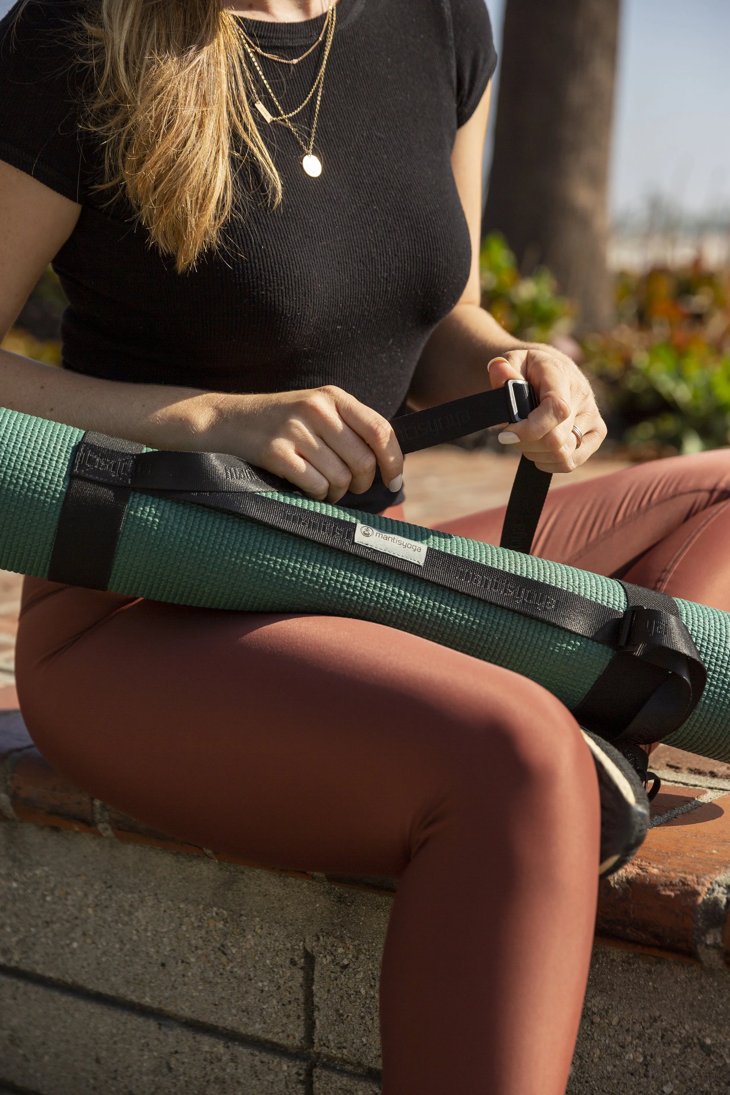 mantis-yoga-lifestyle-mat-carry-strap-cl-2022-024.jpg