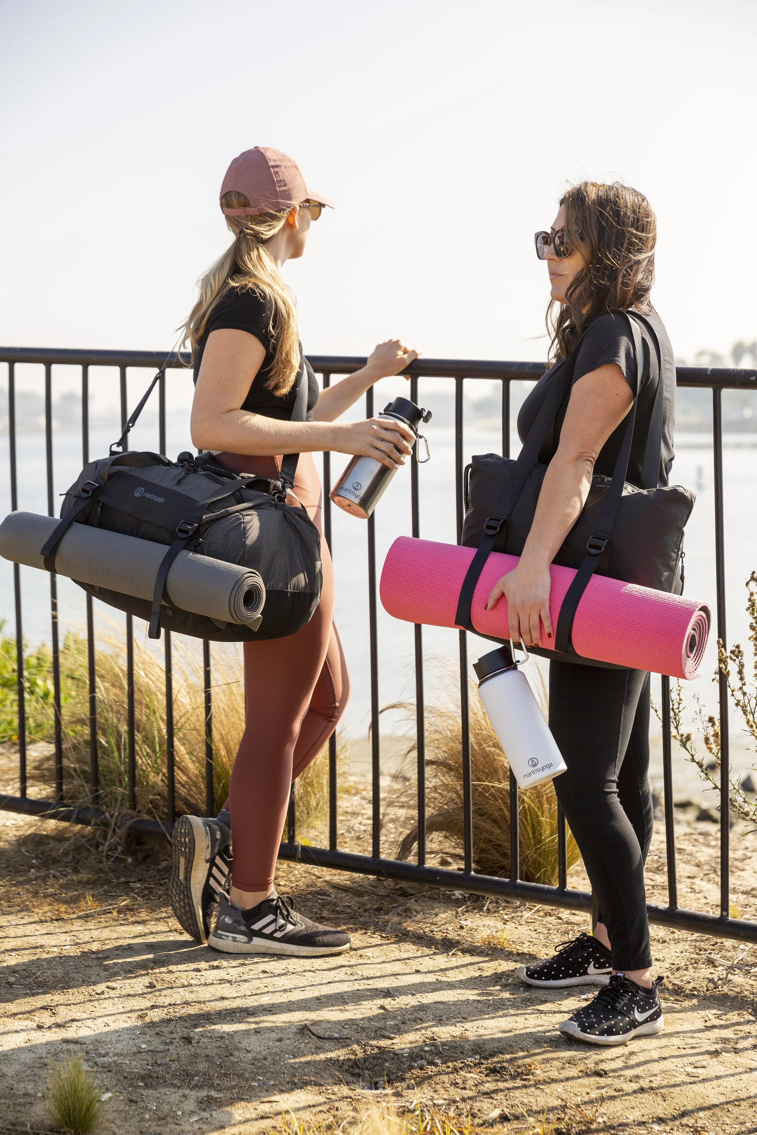 mantis-yoga-lifestyle-duffel-tote-bottle-cl-2022-034.jpg