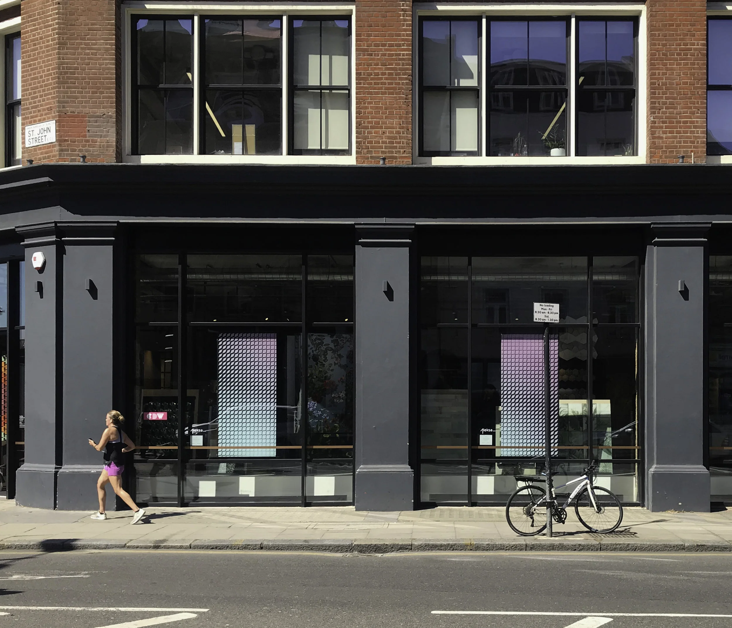 ALEKSA studioxSolus_Illusion_Photo by ALEKSA studio_1.JPG