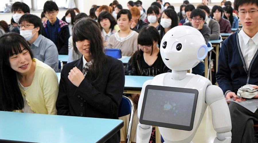 El primer robot que sustituye a un profesor. La urgencia de preparar la relación entre humanos y