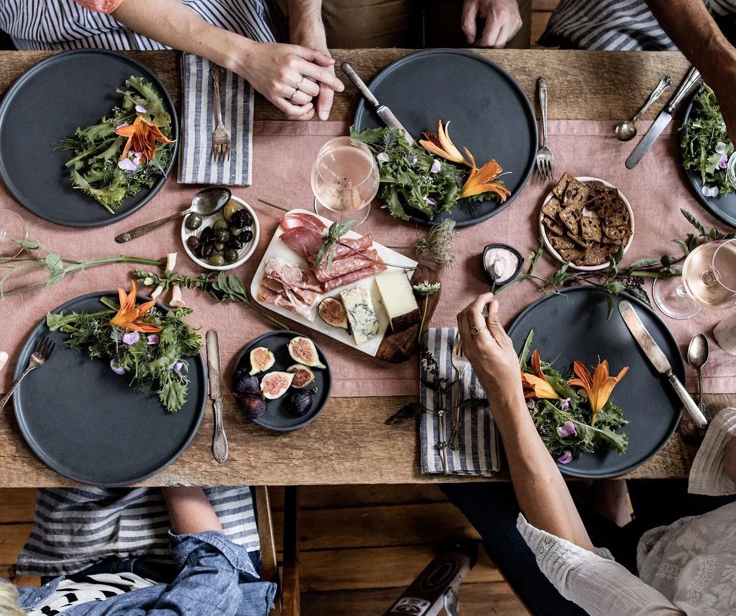 A newsletter is headed your way this afternoon, dear subscribers, with recipes using edible flowers🌻It&rsquo;s such a yummy and colorful way to freshen up your weekend dinner routine.
-
Not on our mailing list? Sign up today and you&rsquo;ll automat