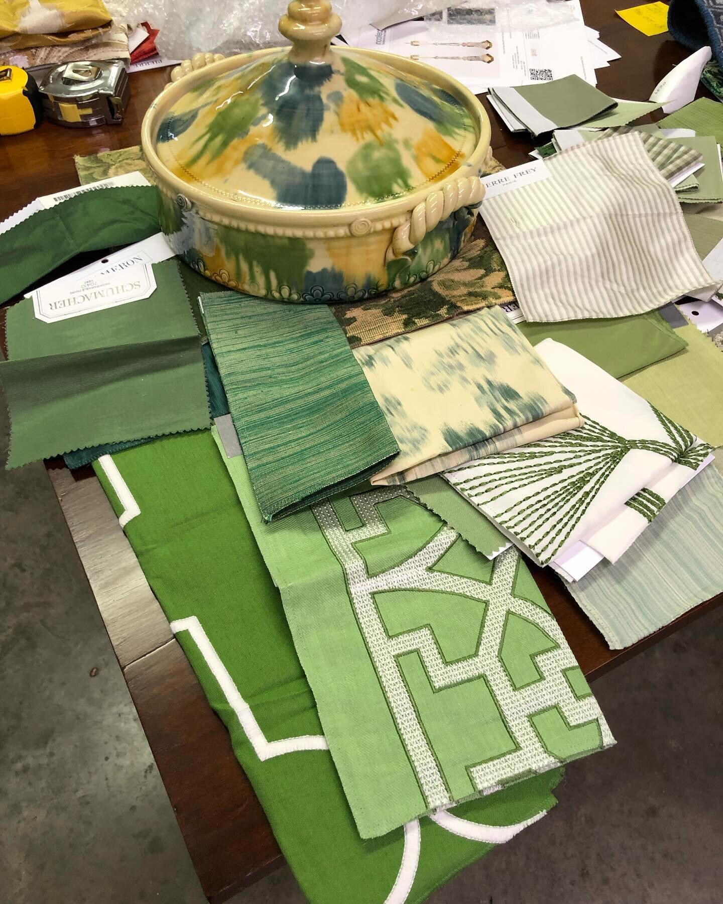 Spring color essay inspired by a terrine I bought from the legendary gentleman proprietor of @latuilealoup #bobbittandcompanyinteriordesign #ericgoujou #latuilealoup #teamofperfectionists #schumacher1889 #pierrefrey #manuelcanovas #cameroncollection 