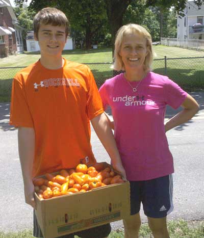 The Richards family of Lewisberry, PA donated a BIG box of beautiful Italian-style plum tomatoes.