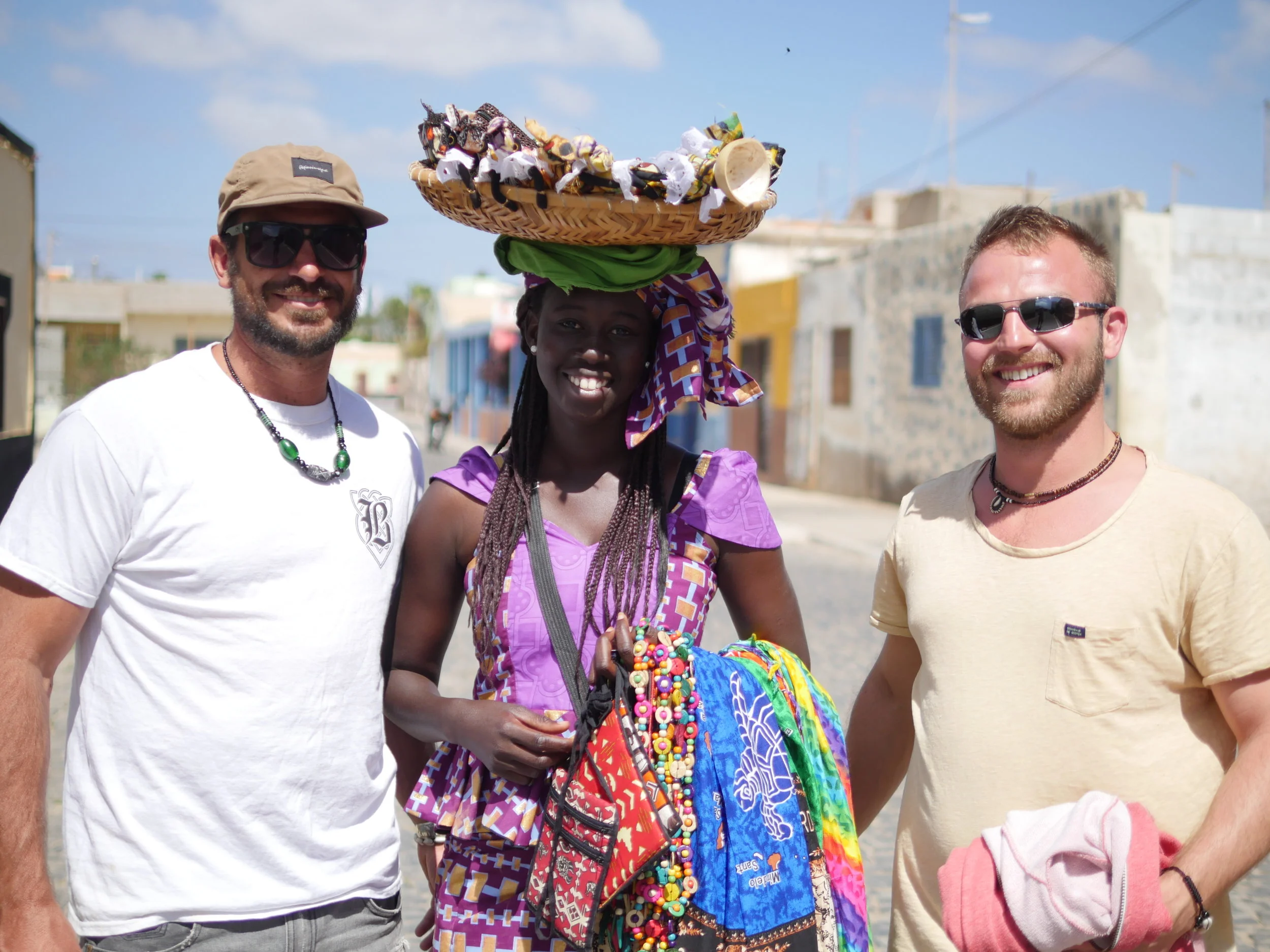 Brio and Gyl searching for their Carnival outfits in Palmeira. 