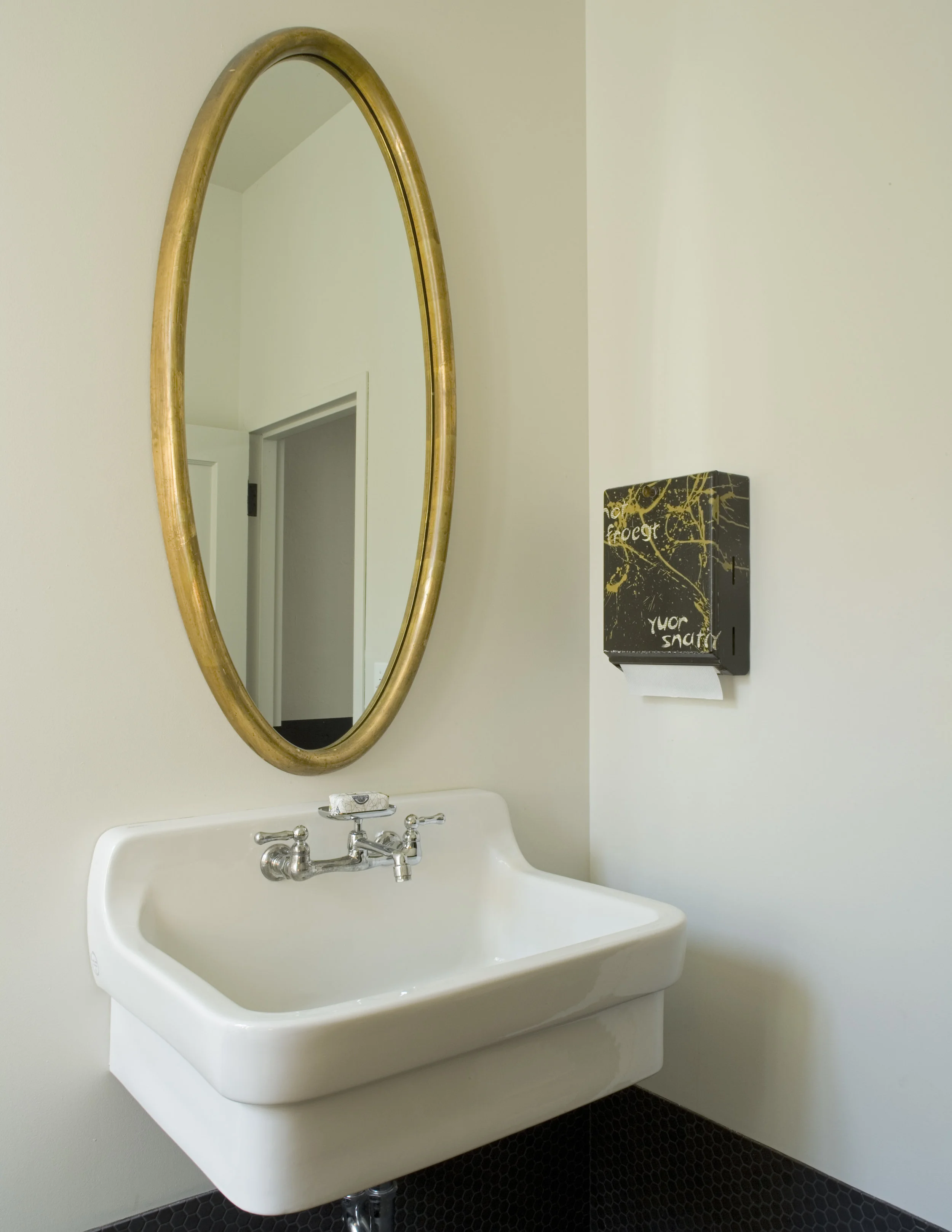 05_kmd office_sinkmirror_high.jpg