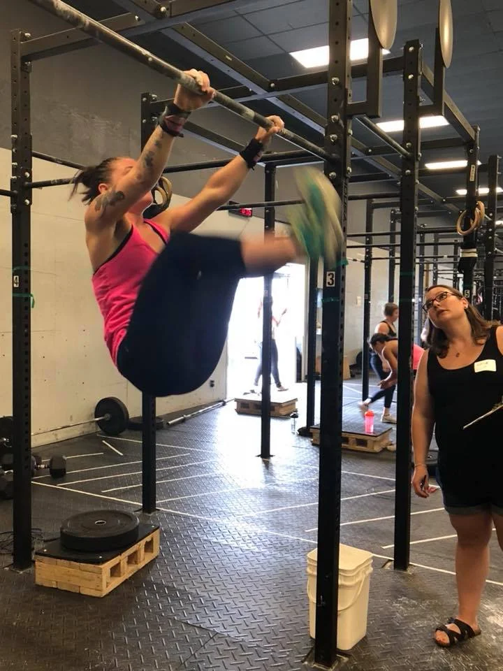 Check the video for TTB SKILL WORK | Using bands for tension feedback on both ends of kipping toes-to-bar. The arch is down, not back. Midline is braced to resist the eccentric. Toes-to-Bar Skill Work