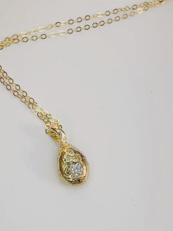 Kim Wanted Some Leftover Gold Remodelled into This Darling Diamond Droplet Pendant. For Some Reason I found it Really Hard to Photograph! Anyway, I added a Diamond 💎 &amp; Think it&rsquo;s a Pretty Lil Thang! 💖💫 #remodellingjewellery #bespokejewel
