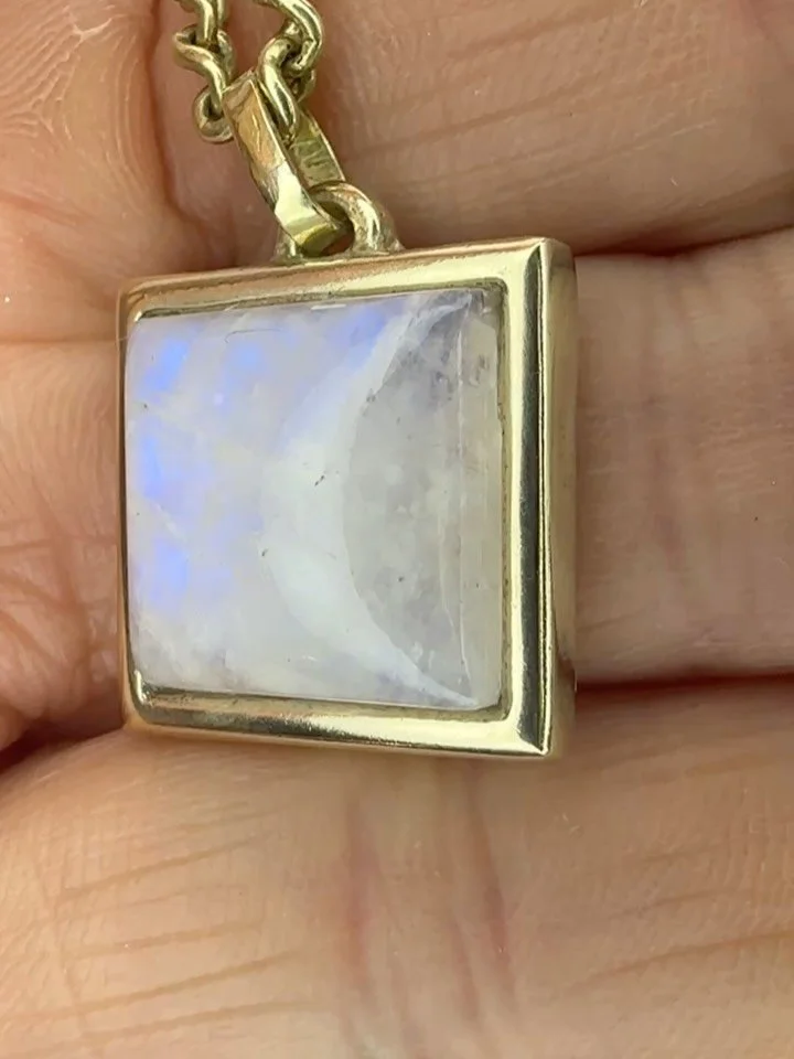 What Do You Get Your Artist Husband to Celebrate 10 Whole Years of Crazy Bliss? Why a Moonstone Pendant to &lsquo;Bring Out His Beautiful Blue Eyes&rsquo; of Course! Mundo Knew He Wanted Something Special &amp; Between the 2 of Us, We Came up With Th