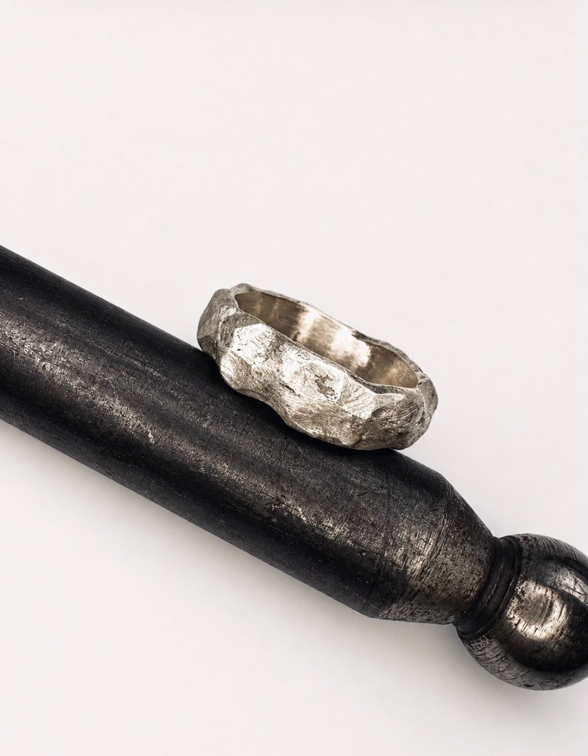 A Luscious Lump Of Silver. 🤍
Secretly Commissioned By A Lovely Girlfriend For One Very Lucky Chap&rsquo;s Birthday.
Chunky, Battered, Wonky&hellip;.Basically Everything I Like In A Ring.
A Satisfyingly Hefty Bit Of Silver&hellip;
Hope He Liked His S