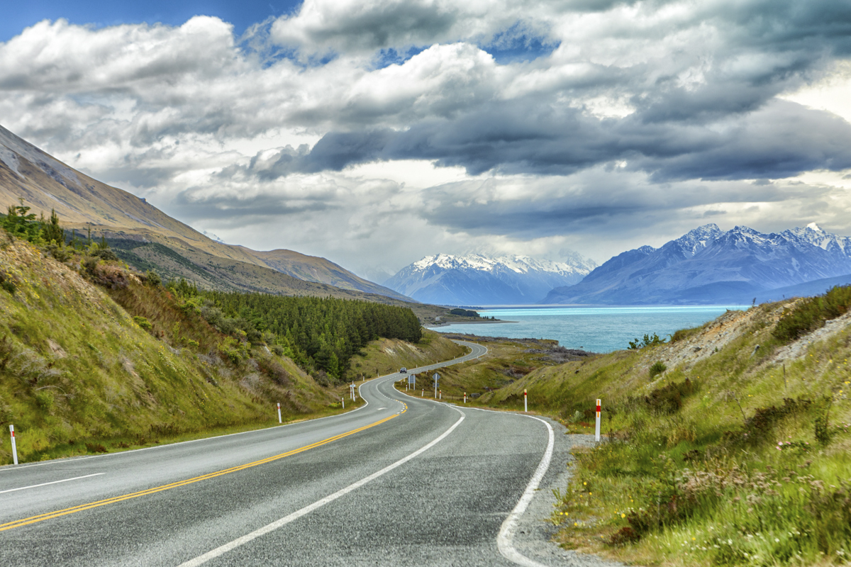 Drive along Lake Pukaki, NZ