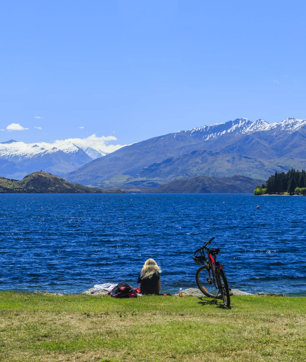 Lake Wanaka Scene