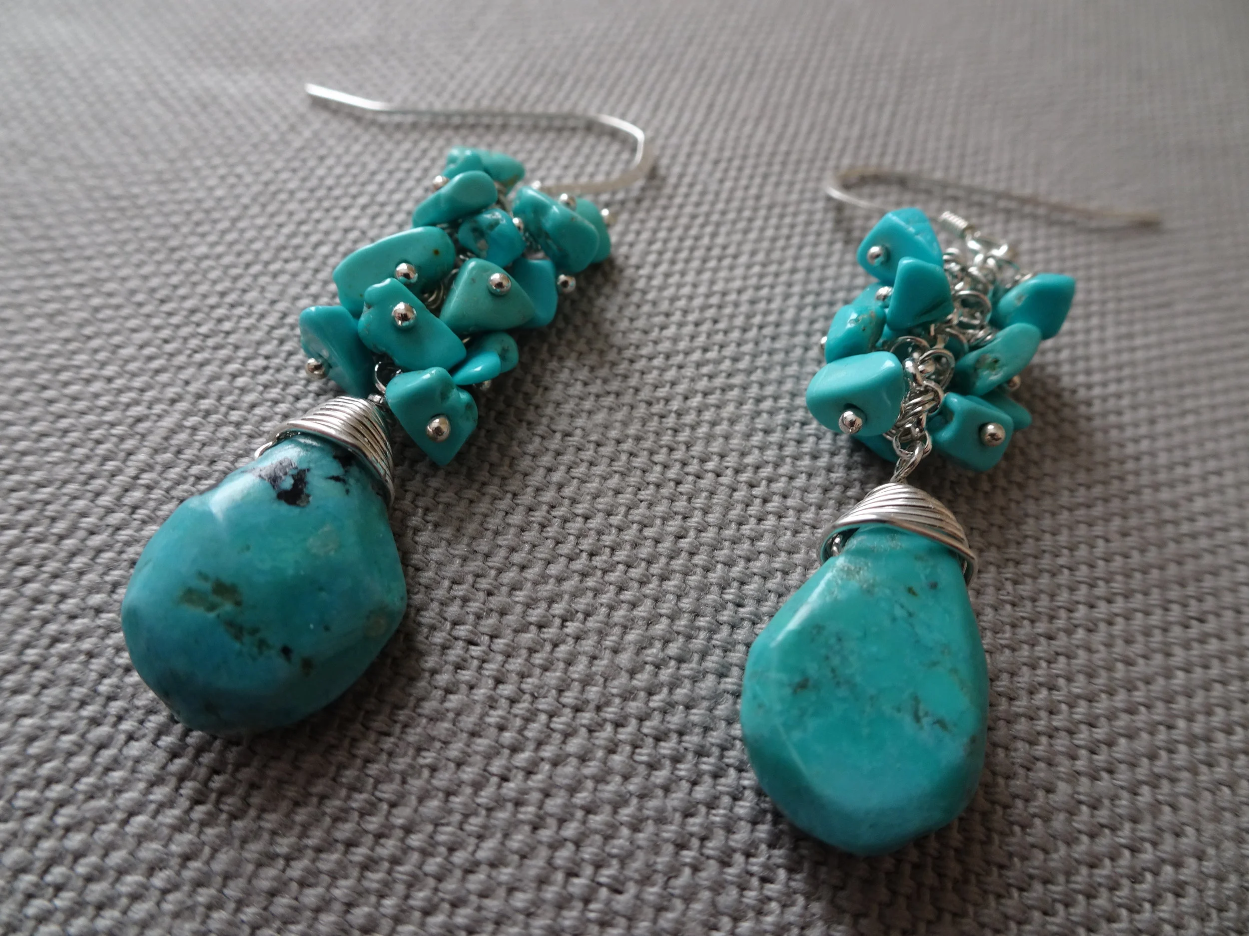 Turquoise bouquet earrings closeup.JPG