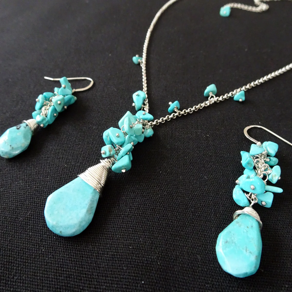 small turquoise bouque black.jpg