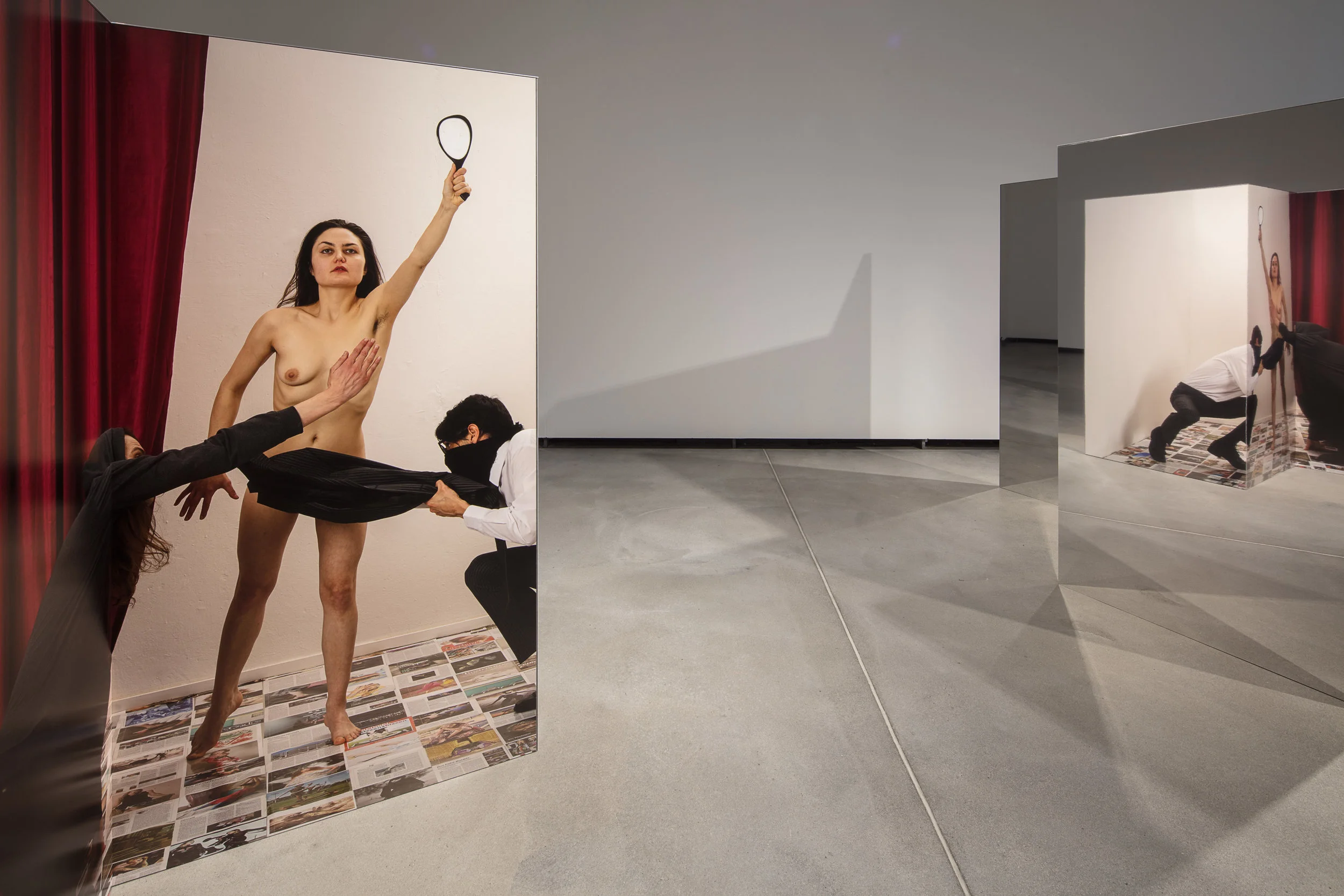 3.Changing Room, Installation view Künsterlhaus Bethanien, archival pigment print on AluDibond, mirror, aluminium, 2017