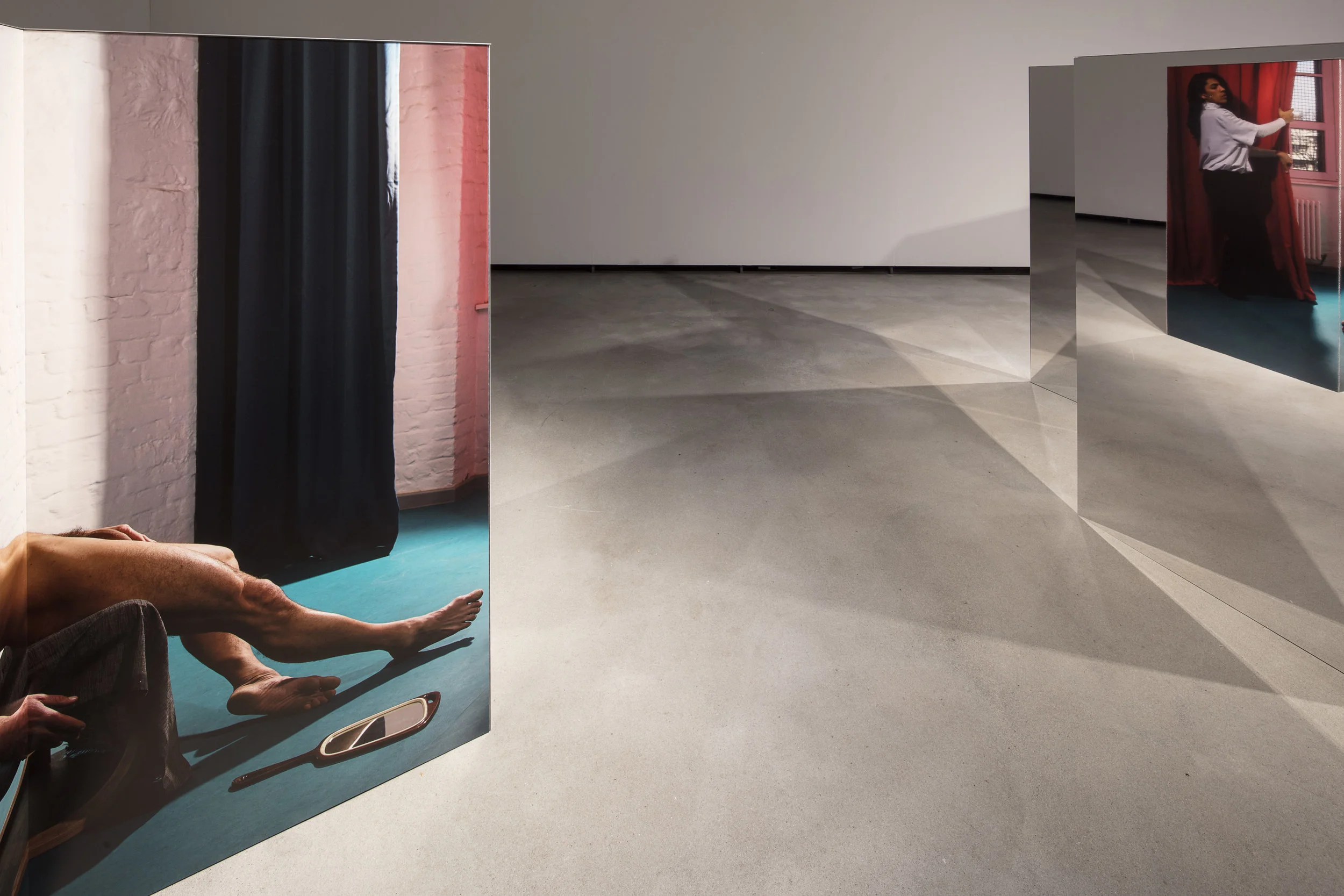 4.Changing Room, Installation view Künsterlhaus Bethanien, archival pigment print on AluDibond, mirror, aluminium, 2017