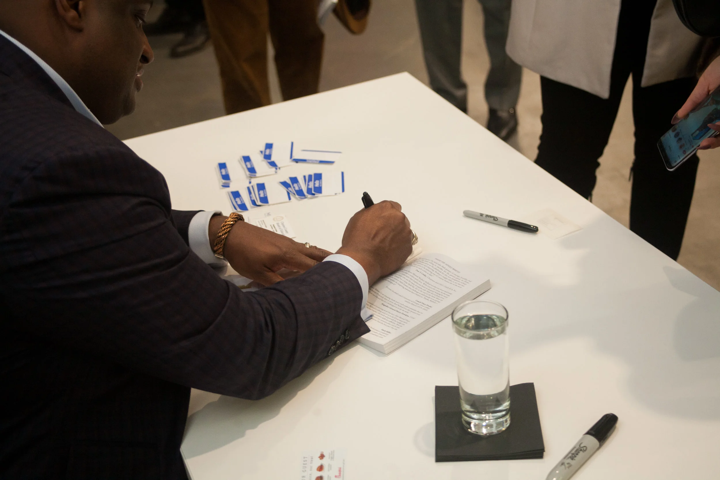 Heroes wanted book signing-80.jpg