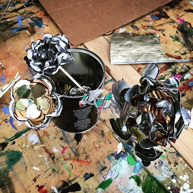 everlasting flowers from today's #metal #workshop πΌπΊπΉ#thursdayartworkshops #silver #gold #copper #aluminum
