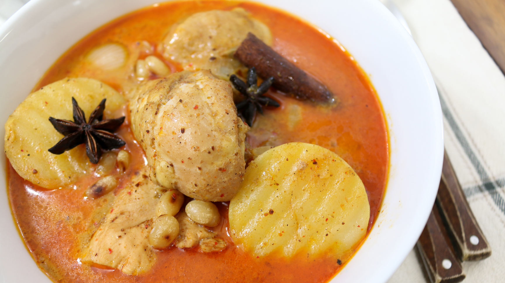 Массаман карри. Massaman Curry. Массаман-карри (т. Massaman Curry Тайланд. Чикен карри суп.
