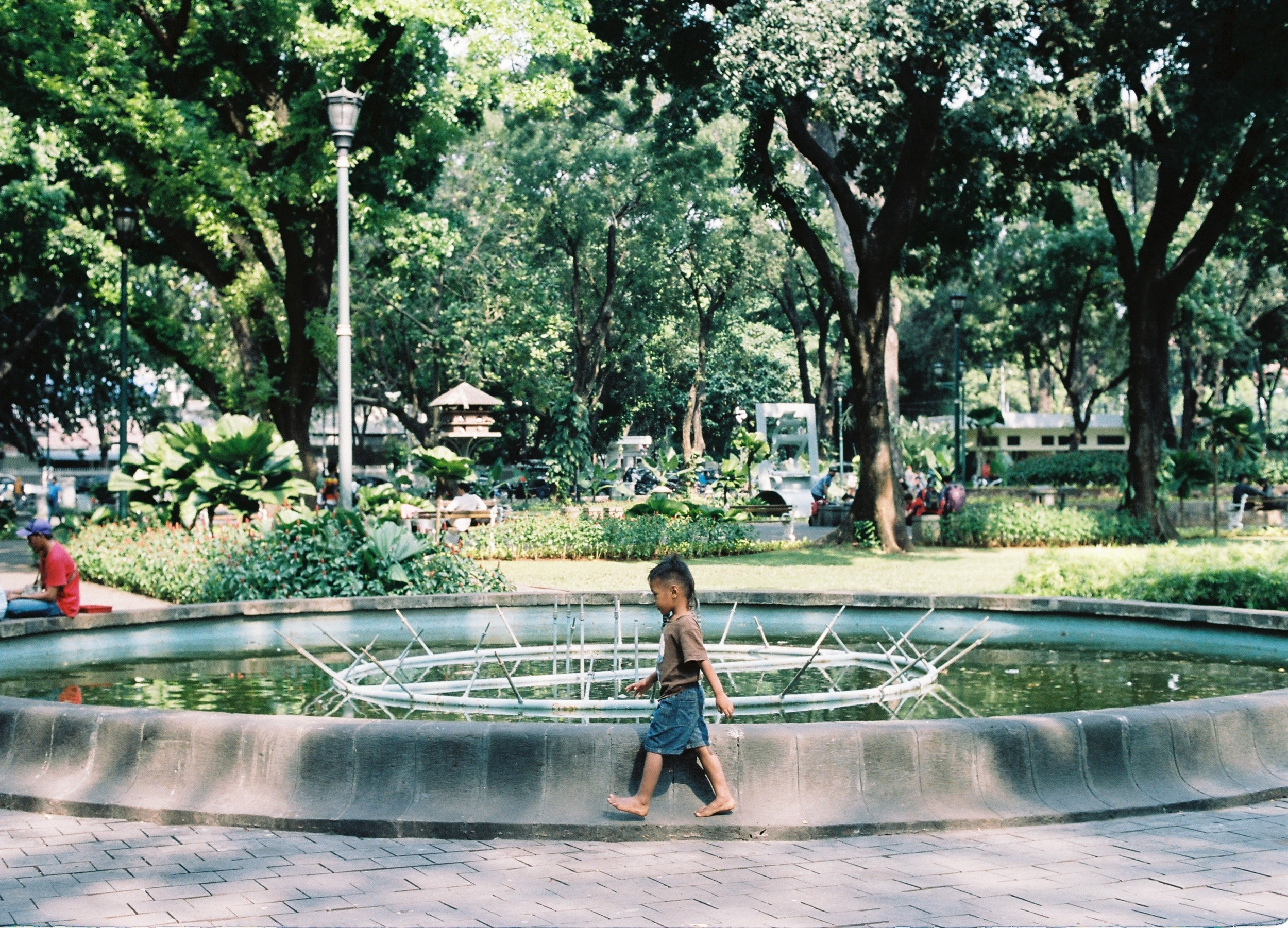 Full circle, 35mm film, 2014.